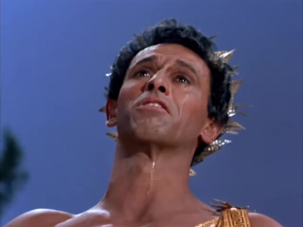 Michael Forest as Apollo, crowned with laurels, in the 1967 Star Trek episode Who Mourns for Adonais? Image: Paramount, via Star Trek Continues