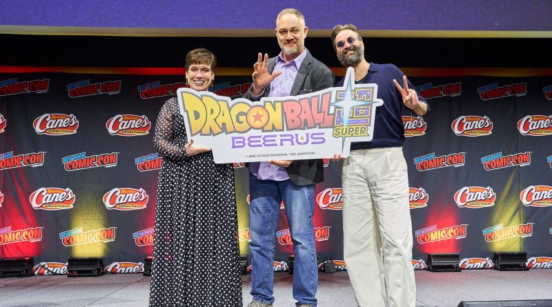 Three English dub guests on stage at New York Comic Con holding the Dragon Ball Super: Beerus sign, two of them striking a hand pose. Image: Toei Animation, ©BIRD STUDIO/SHUEISHA, TOEI ANIMATION