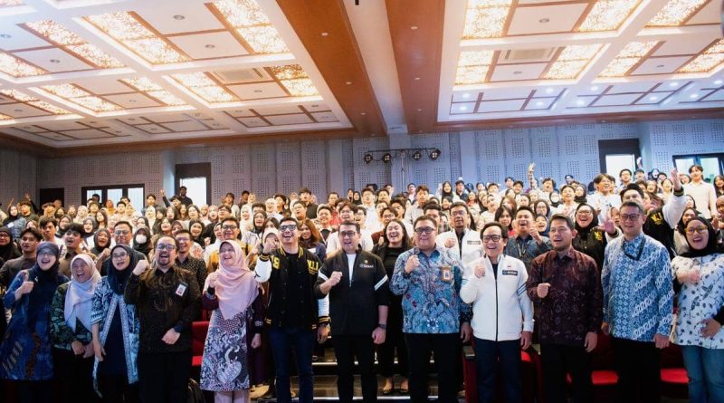 Estudiantes e invitados llenan el auditorio Damar de la Universidad Telkom en Bandung para el lanzamiento de Wonder Voice of Indonesia 2026. Imagen: Wonder Voice of Indonesia