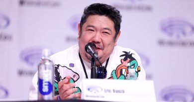 Eric Bauza speaking into a microphone on a panel at WonderCon 2026 in Anaheim, wearing a Looney Tunes shirt. Photo: Gage Skidmore, CC BY-SA 4.0
