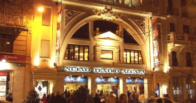 The Nuevo Teatro Alcalá in Madrid lit up at night in 2009, with Grease banners on its facade. Photo: Luis García (Zaqarbal), CC BY-SA 3.0