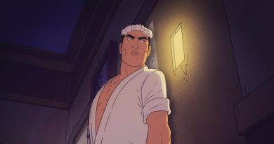 Imagen oficial de Get Jiro!: el chef de sushi Jiro, con una banda blanca en la frente y chaqueta blanca abierta, en un callejón oscuro junto a una lámpara encendida. Imagen: Adult Swim