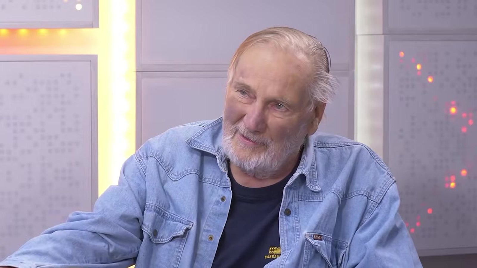 Jiří Štěpnička smiling in a denim jacket during the Mistři dabingu interview series on YouTube. Image: Dan Paukner, Mistři dabingu