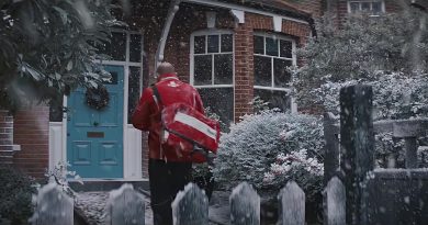 Royal Mail’s Christmas Voice Was Made by AI. A Late BBC Narrator’s Daughter Says It Was Her Dad