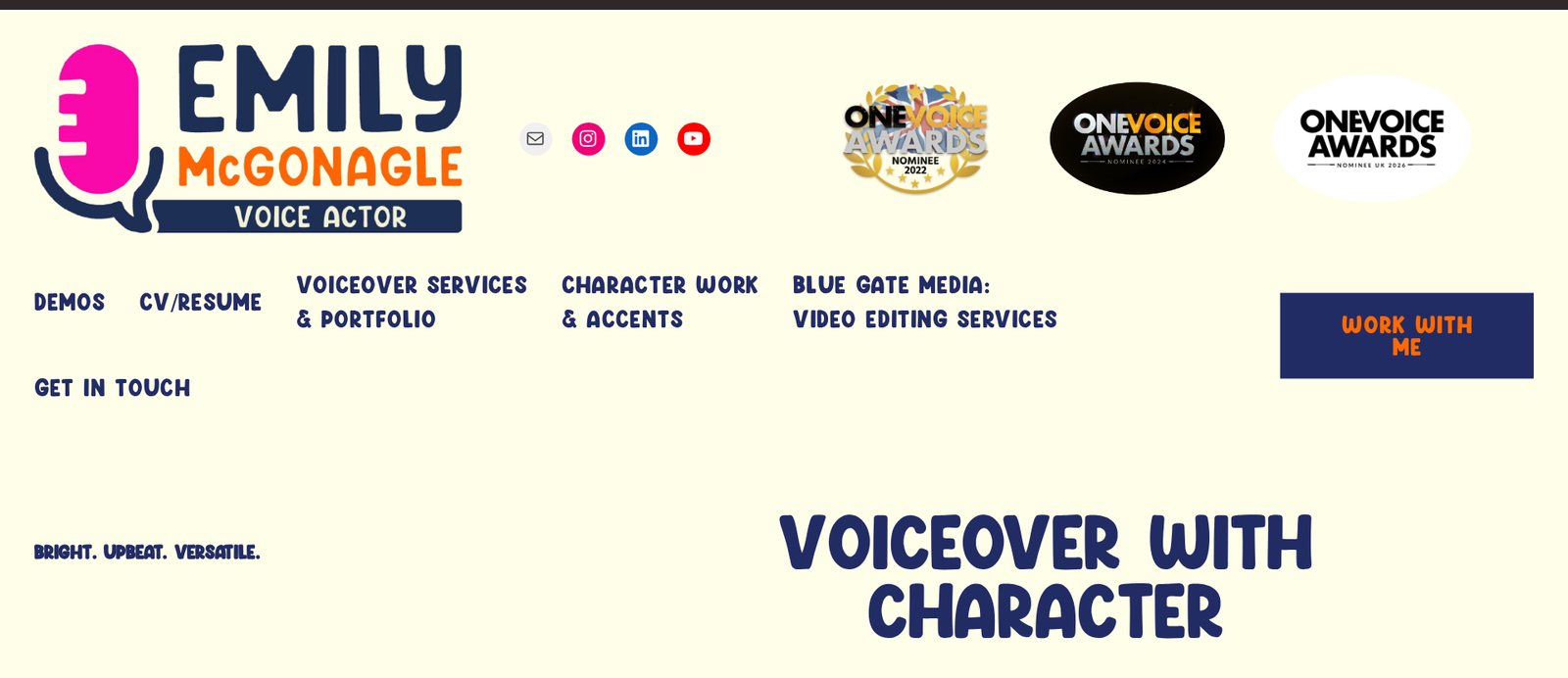 Captura de pantalla de la parte superior de emilymcgonagle.com, el sitio de la actriz de voz, con su logo, tres insignias de nominada a los One Voice Awards de 2022, 2024 y 2026 y la frase Voiceover with character