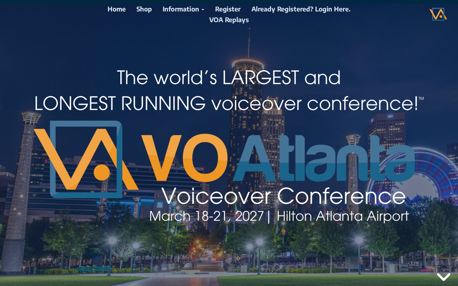 Captura de la página de inicio de VO Atlanta, que anuncia el congreso de locución del 18 al 21 de marzo de 2027 en el Hilton Atlanta Airport, sobre una vista nocturna de Atlanta